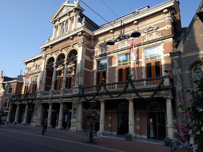 Theatervoorstelling in Stadsgehoorzaal — Voorstellingen in Leiden