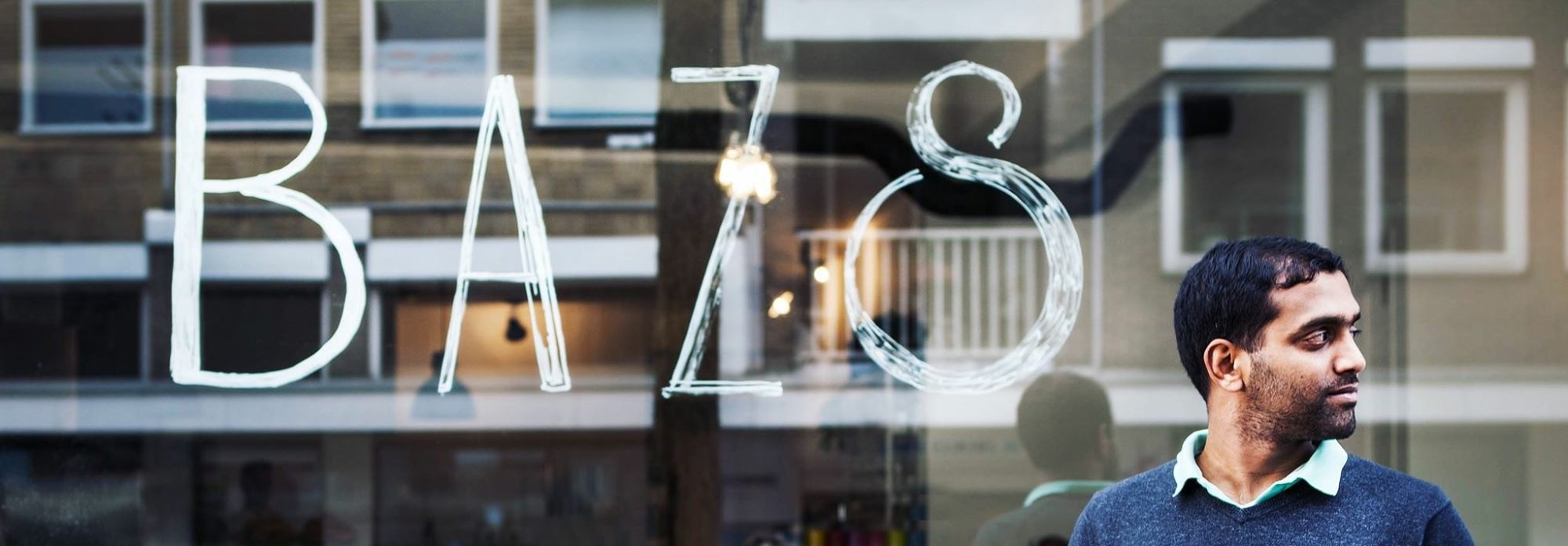 Shiva de Winter voor Grand Café Bazs aan de Havenstraat in Hilversum